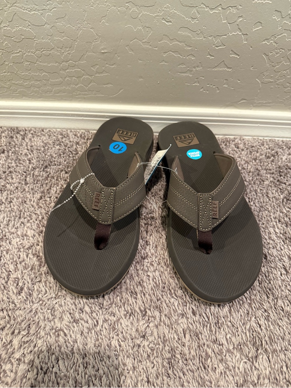 Reef Men’s Dark Brown Flip Flop Sandals with Contrast Stitching